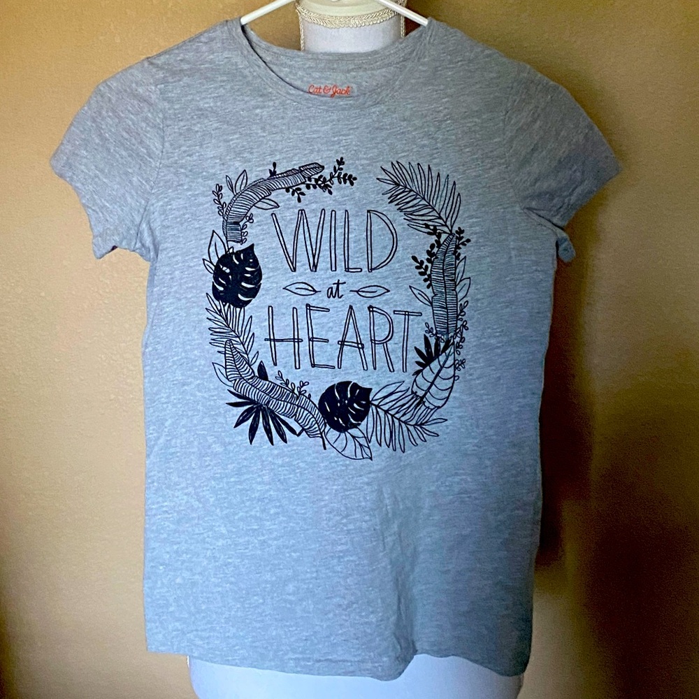 Cat and Jack “wild at heart” girls 10-12 short sleeve